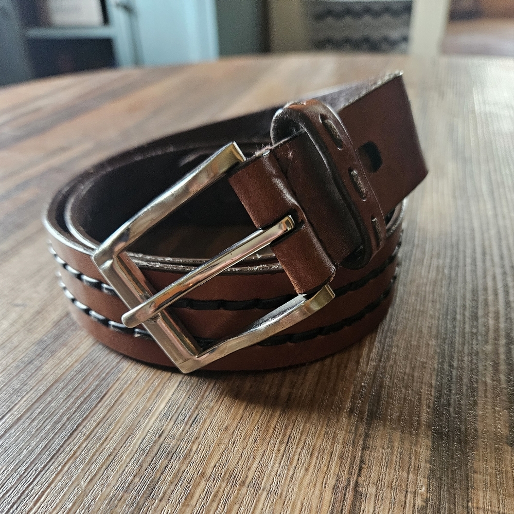 Swiss Army Men’s Wenger Punched Leather Belt Brown Size 38.   009